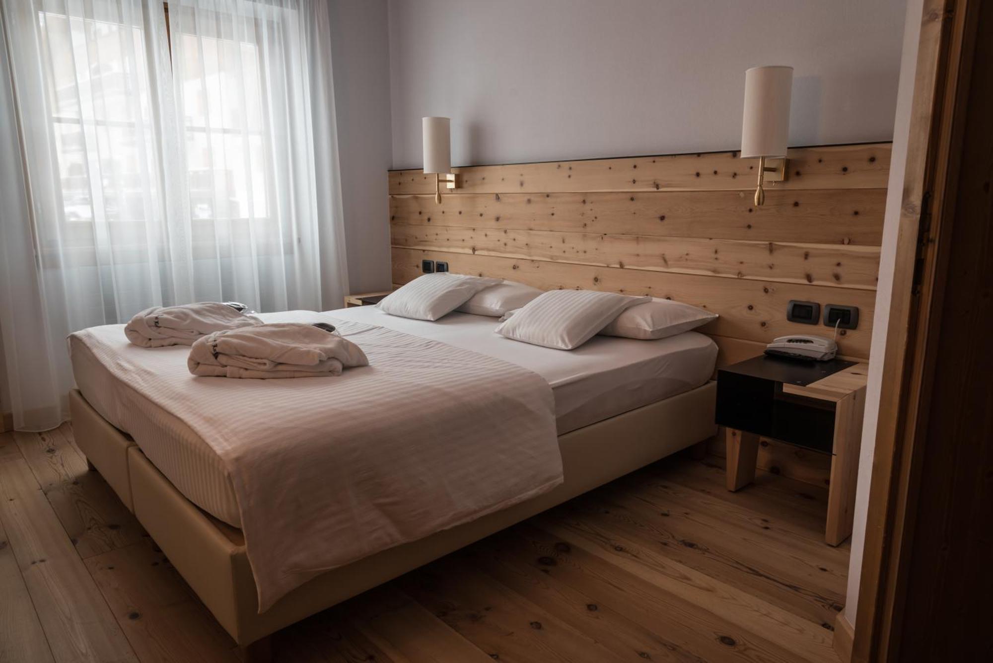 Chalet Laura Lodge Hotel Мадонна-ди-Кампильо Экстерьер фото